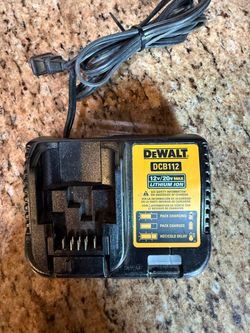 DeWalt 12 Amp Fast Charger dcb1112