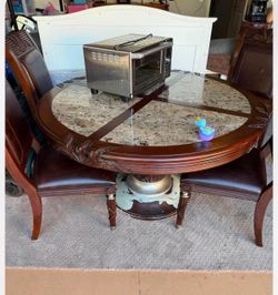 Table with 4 chairs