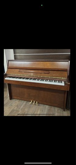 GORGEOUS KAWAI CE-7 PIANO. FREE DELIVERY!