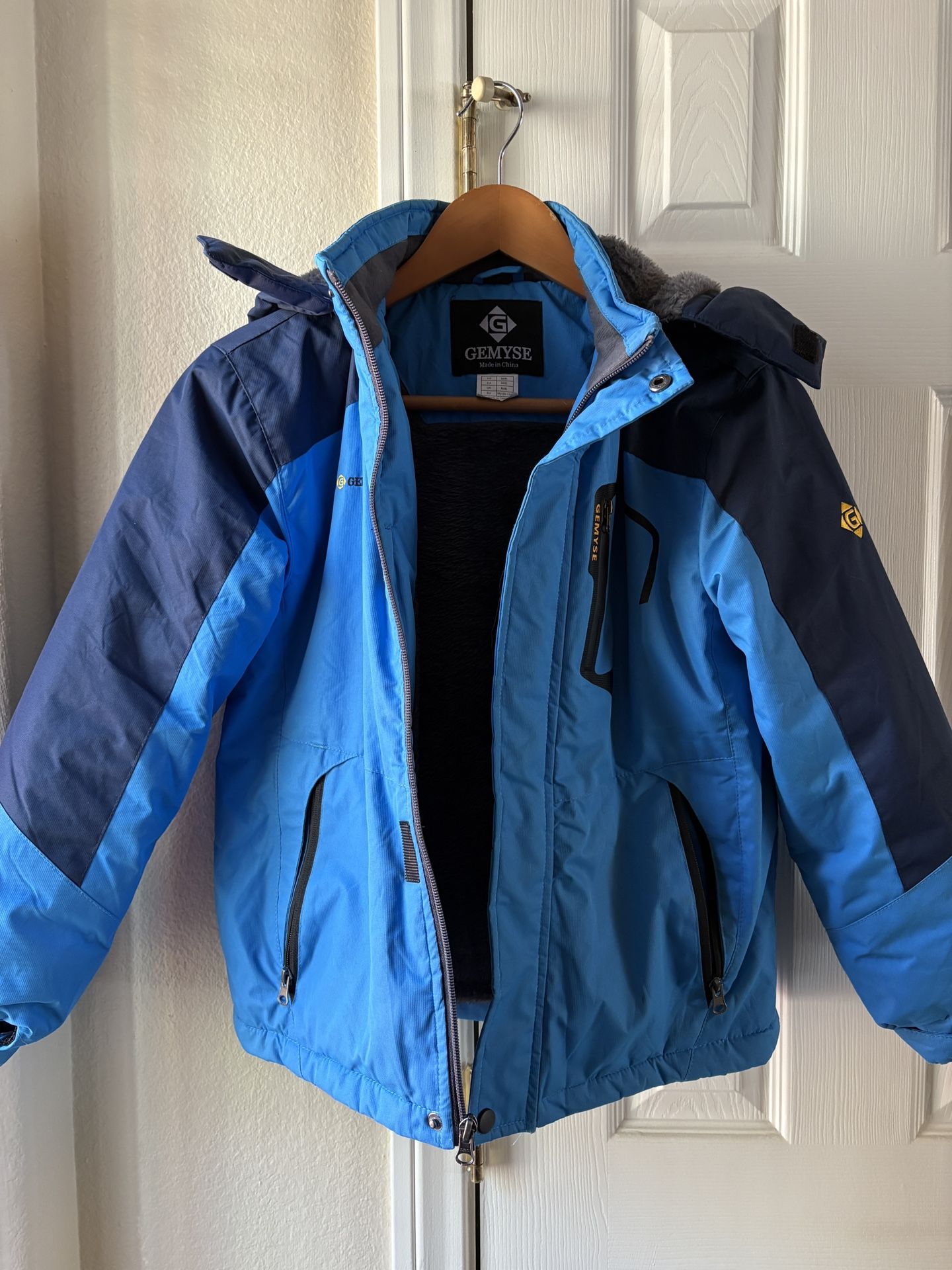Boys Snow Windproof/Waterproof Winter Jacket, Fleece Lined with Hood (Size M/8)