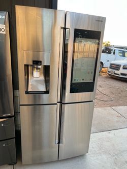 Samsung Family Hub 4-Door French Door Refrigerator