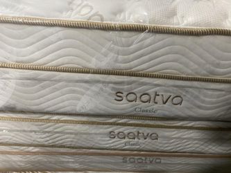 Mattrress Saatva Pillow Top Queen Size Brand New