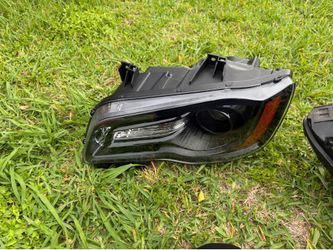 2011-2023 chrysler 300 headlight
