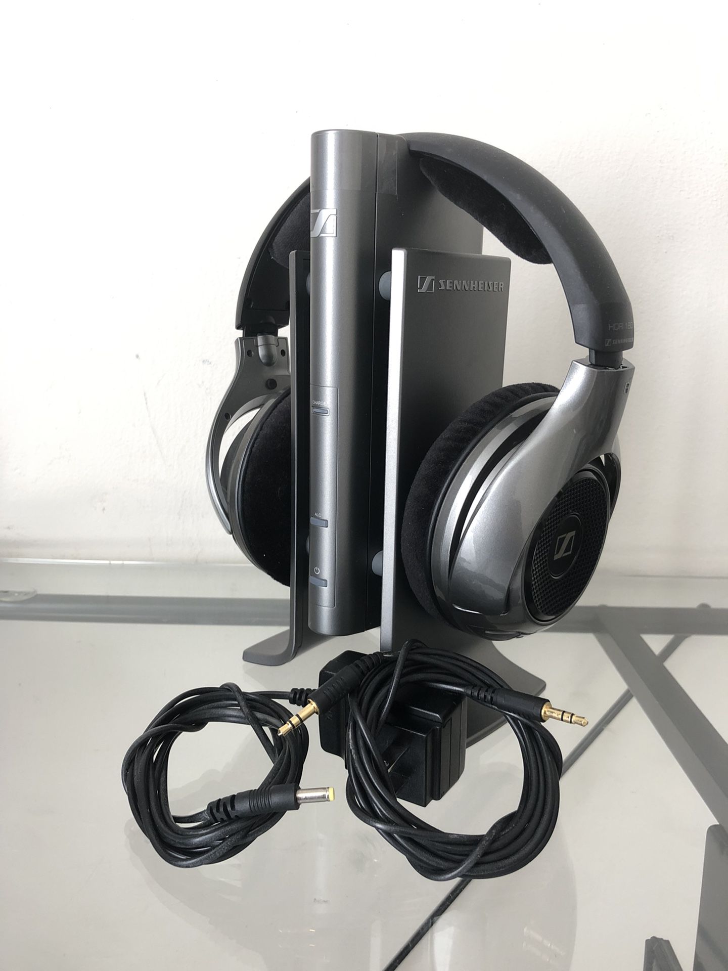 Sennheiser HDR 180 Headphones With Charging Stand Tr 180 And Cables 