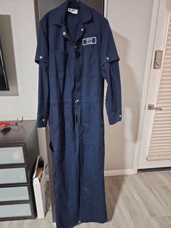 Coveralls with detachable sleeves - size 38