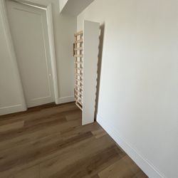 Cama, litera con escalones de cajones y tiene cajones abajo