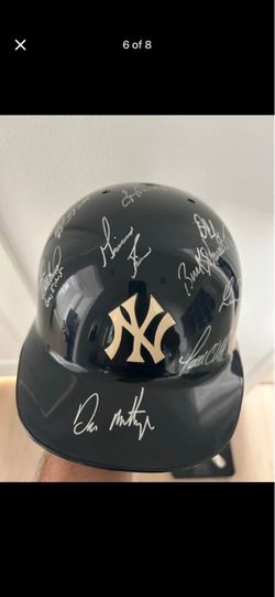 1995 NY YANKEES TEAM SIGNED HELMET WITH CERTIFICATE OF AUTHENTICITY
