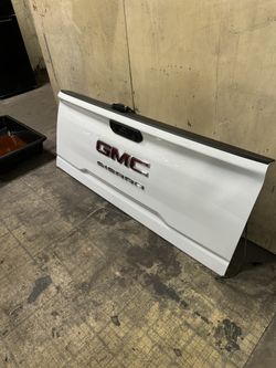 Brand New 2024 GMC Sierra Tailgate With Camera $1500