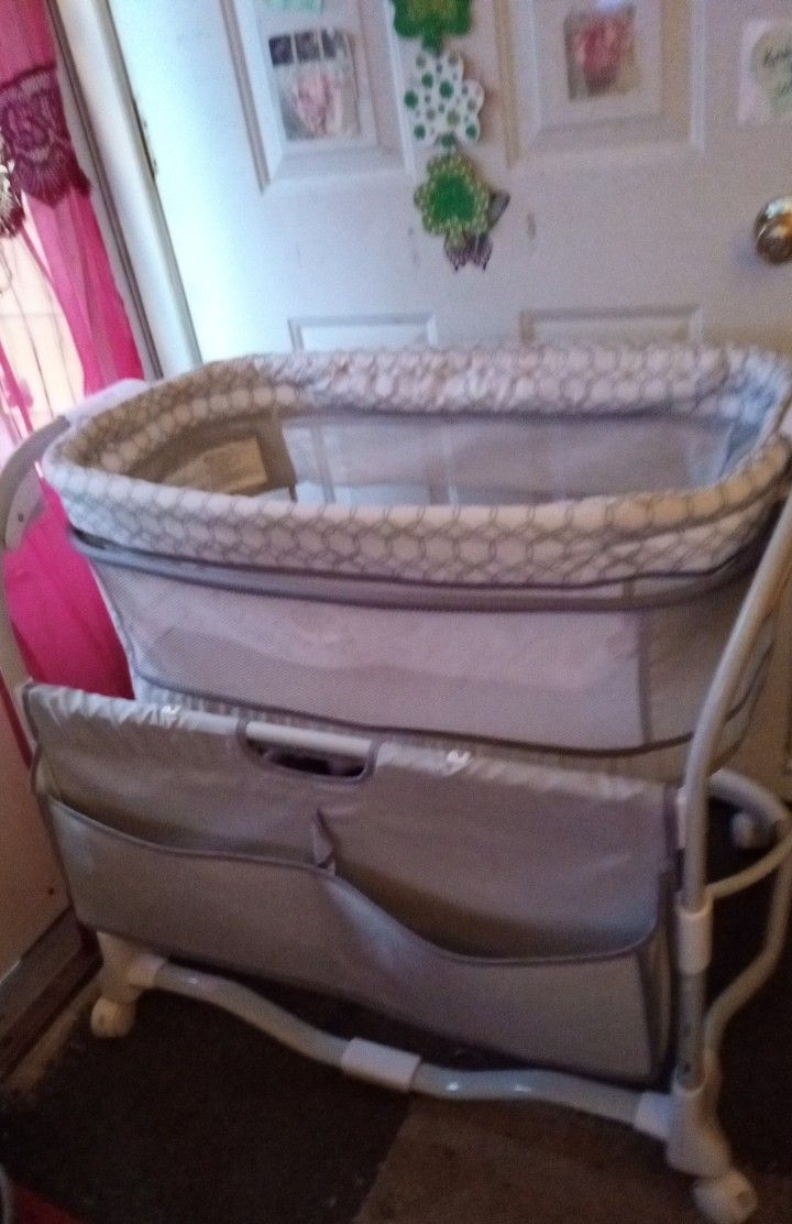 Baby Bed Good Condition $25.00