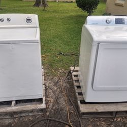 Whirlpool Washer And Samsung Dryer Set