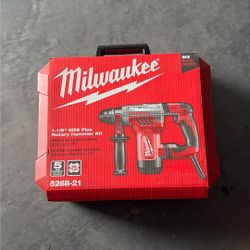 MILWAUKEE Rotary Hammer Kit: SDS, 1 1/8 in Capacity, 3.6 ft-lb, 8 A, 5,500 bpm, 120 V  