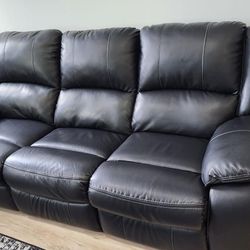 Black recliner sofa - Excellent condition