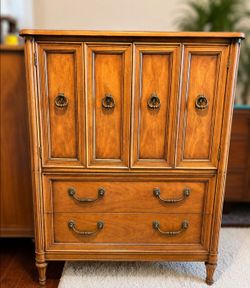 HENREDON Furniture Cabinet – Vintage, Collectible Cottagecore Statement Piece / Coffee or Bar Nook