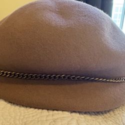A New Day Wool Beret with Chain Detail -- Blush/Tan