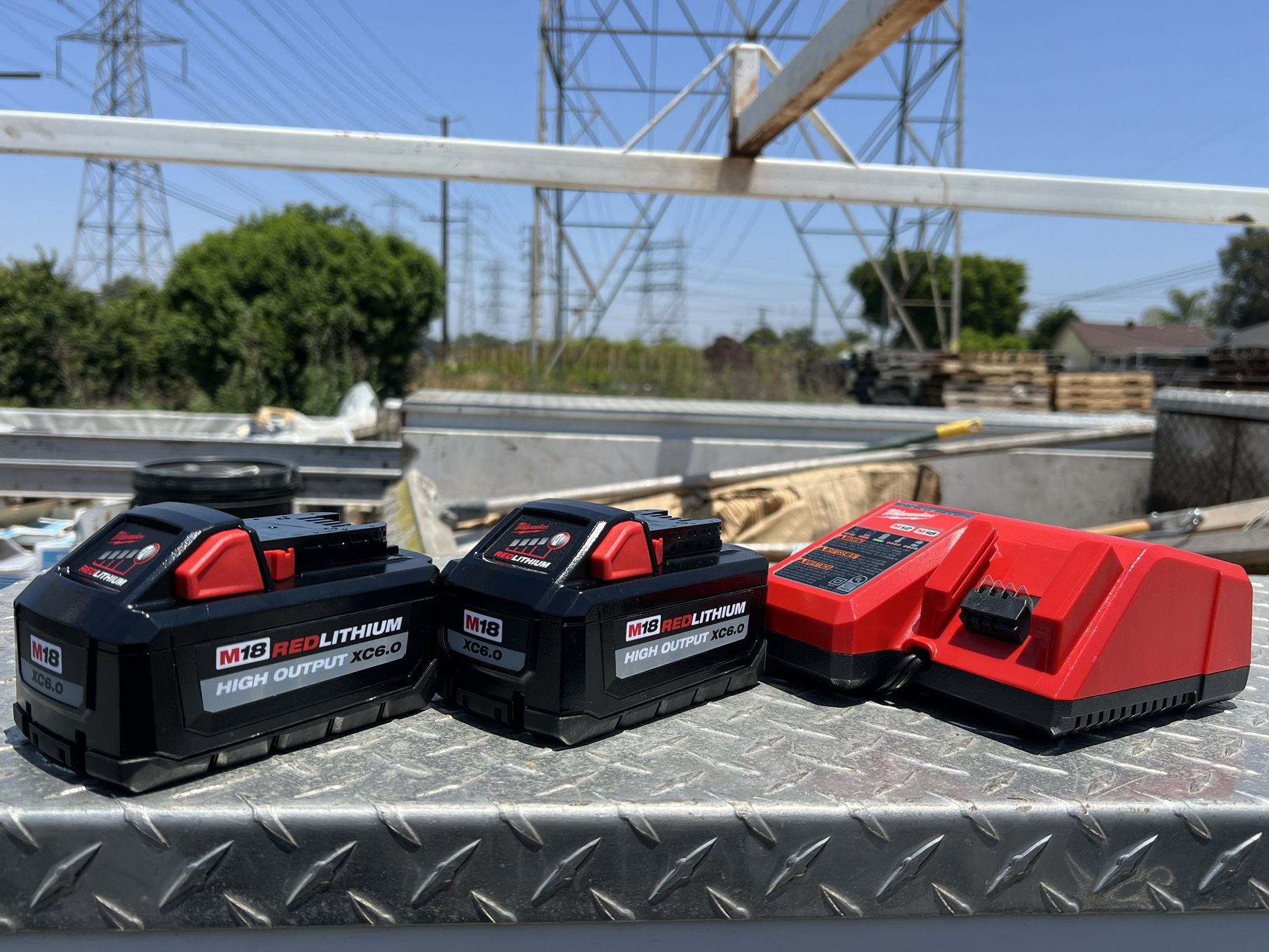 Milwaukee Starter Kit Includes 2 Milwaukee M18 6.0 High Output And Charger