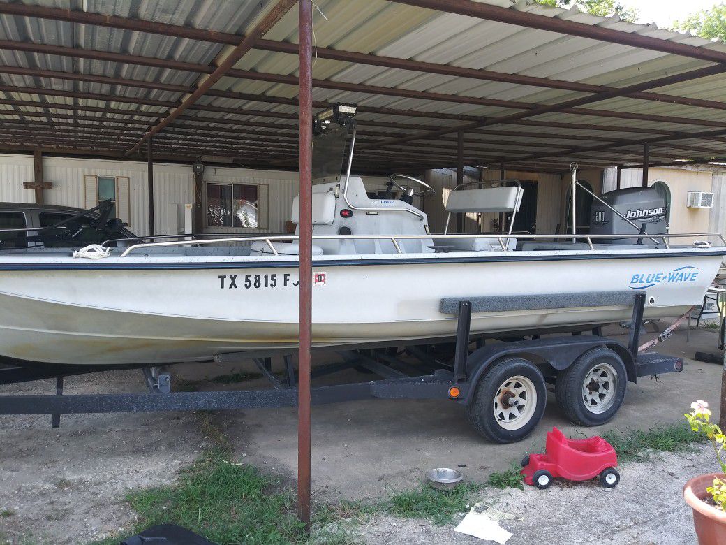 Blue wave 220 classic w/t 200 hp jhonson nice boat just buy it but i needs the money