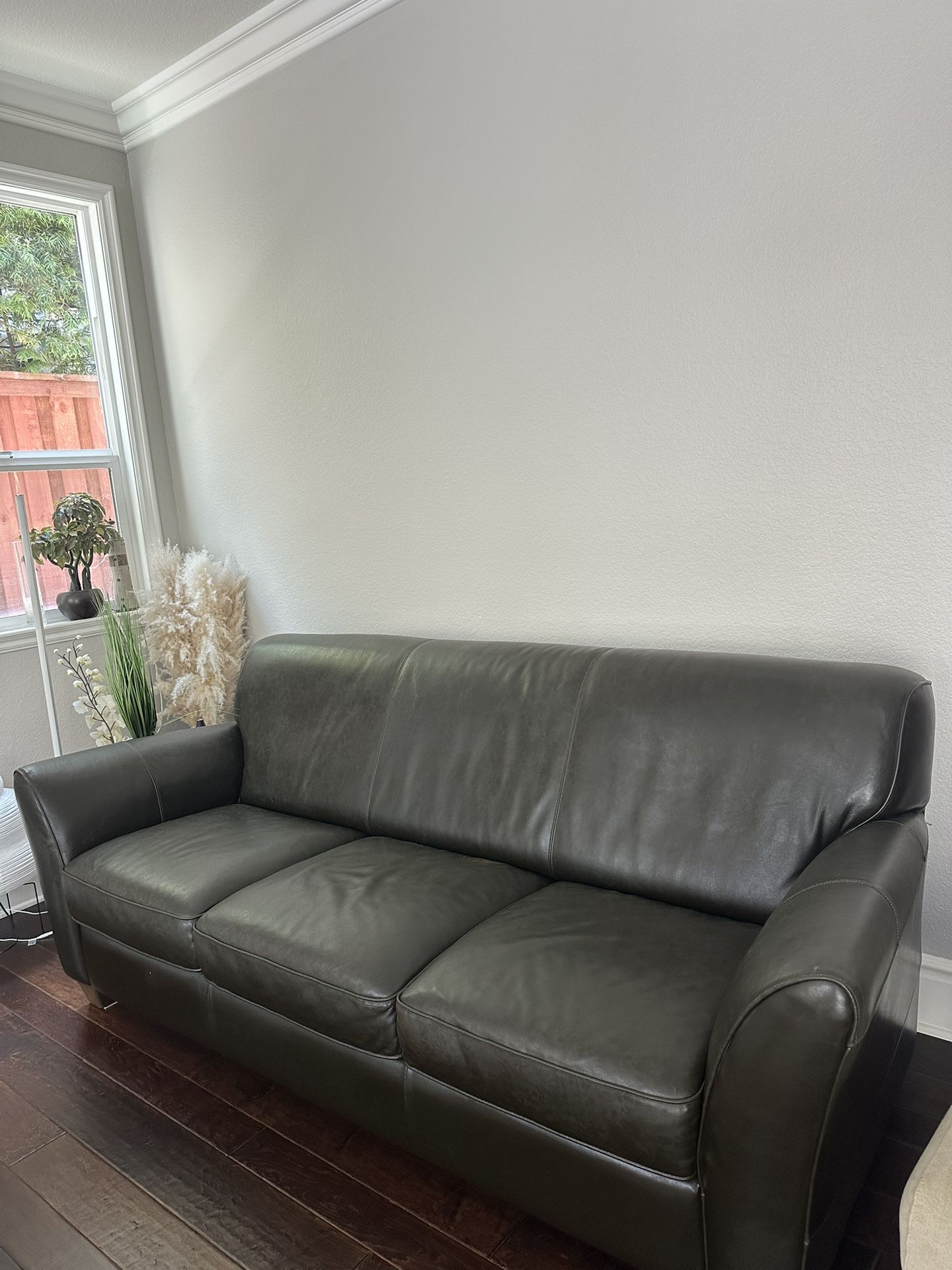 Beautiful Top Grain Italian Leather Sofa!