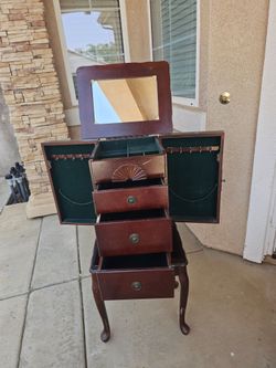 Jewelry box