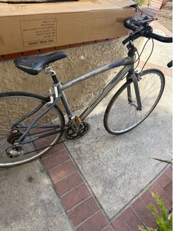 Road bike 40cm not sure what brand it is tires need air. I don’t have the needle.