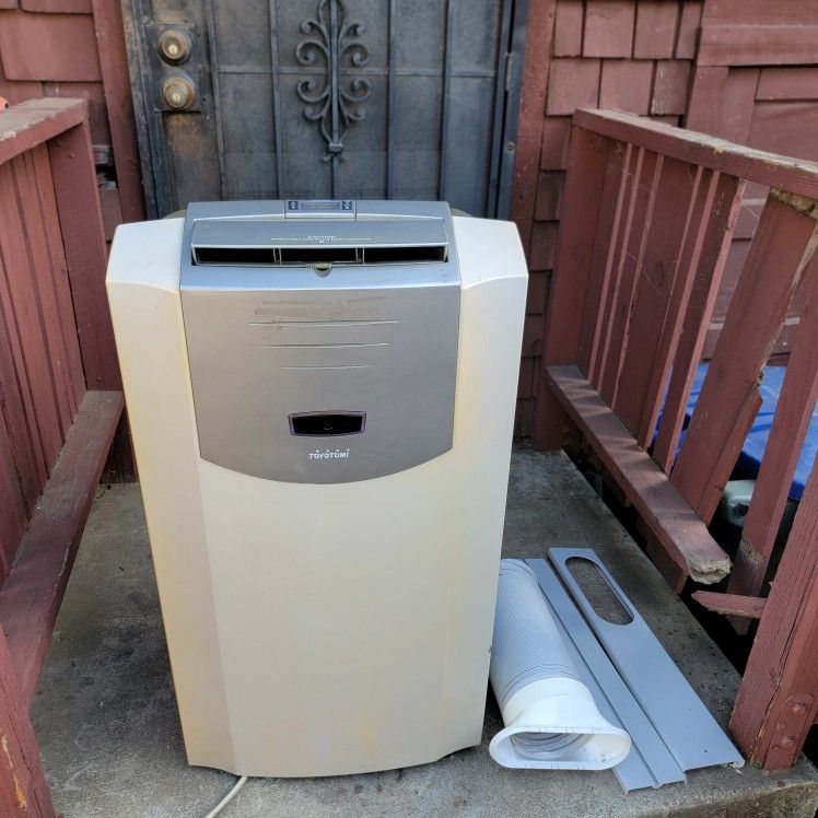 Toyotomi 12,000 BTU 3 In 1 Portable Air Conditionerr, Dehumidifier And Fann With Remote