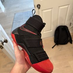 Lebron Soldier 10 Basketball Shoes