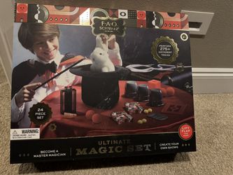 New 24 Piece FAO Schwartz Ultimate Magic Set
