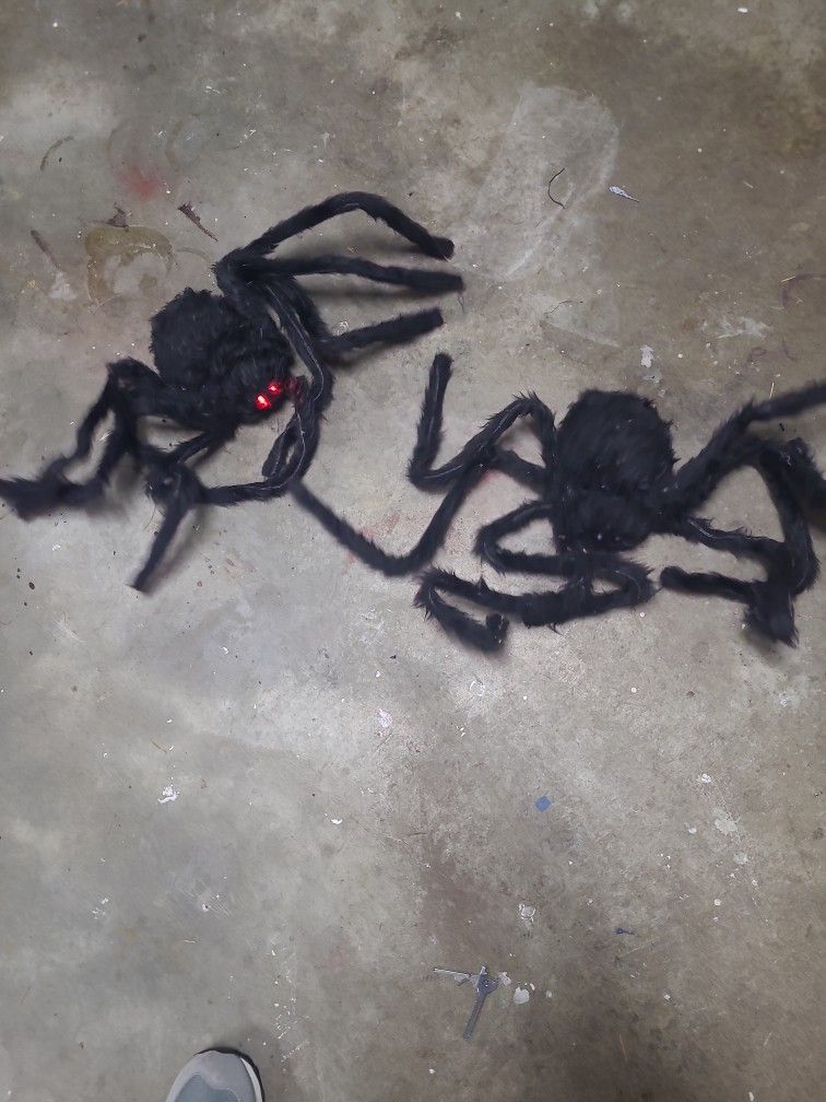Halloween Touch Activated Crawling Spiders