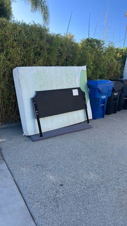 Free queen mattress memory foam. For recycle only