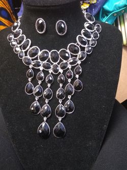 Silver and black fashion jewelry set