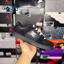 Size 8.5M - Dc Shoes 