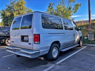 FORD E-150 Van