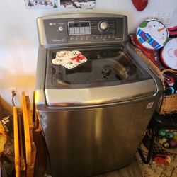 LG WASHER AND DRYER SET  