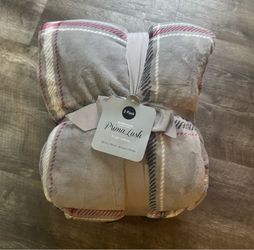 New Plush Throw 2 Pack
