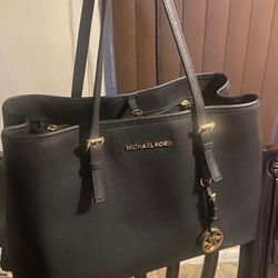 Beautiful Micheal Kors Jet Set Large Tote