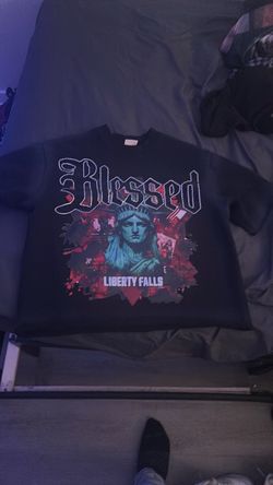 Men’s cropped graphic tee size medium
