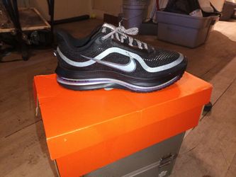 Nike Pegasus premium men's size 10 and 1/2 brand new in the box