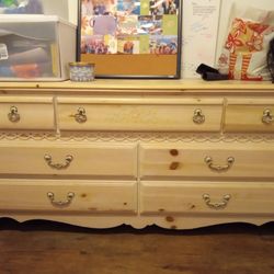 Dresser/ Night Stand & Full Bed Set