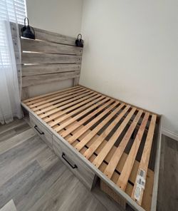 Queen bed frame w/ 2 drawers and storage space