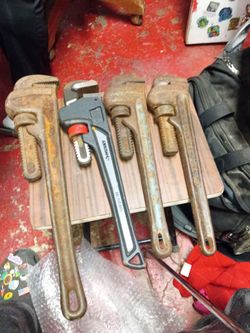 Pipe wrenches