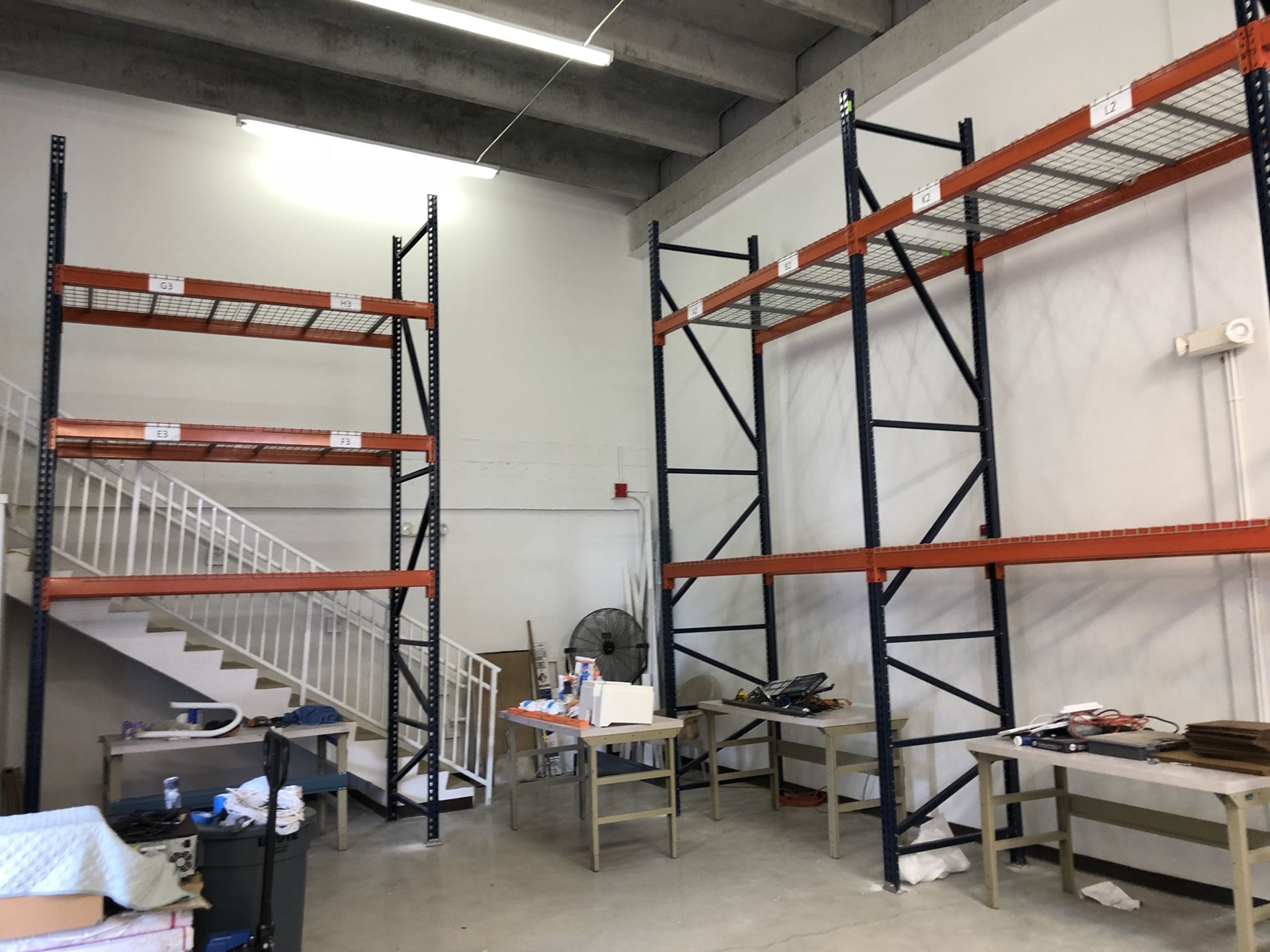 Teardrop Style Warehouse Pallet Racks