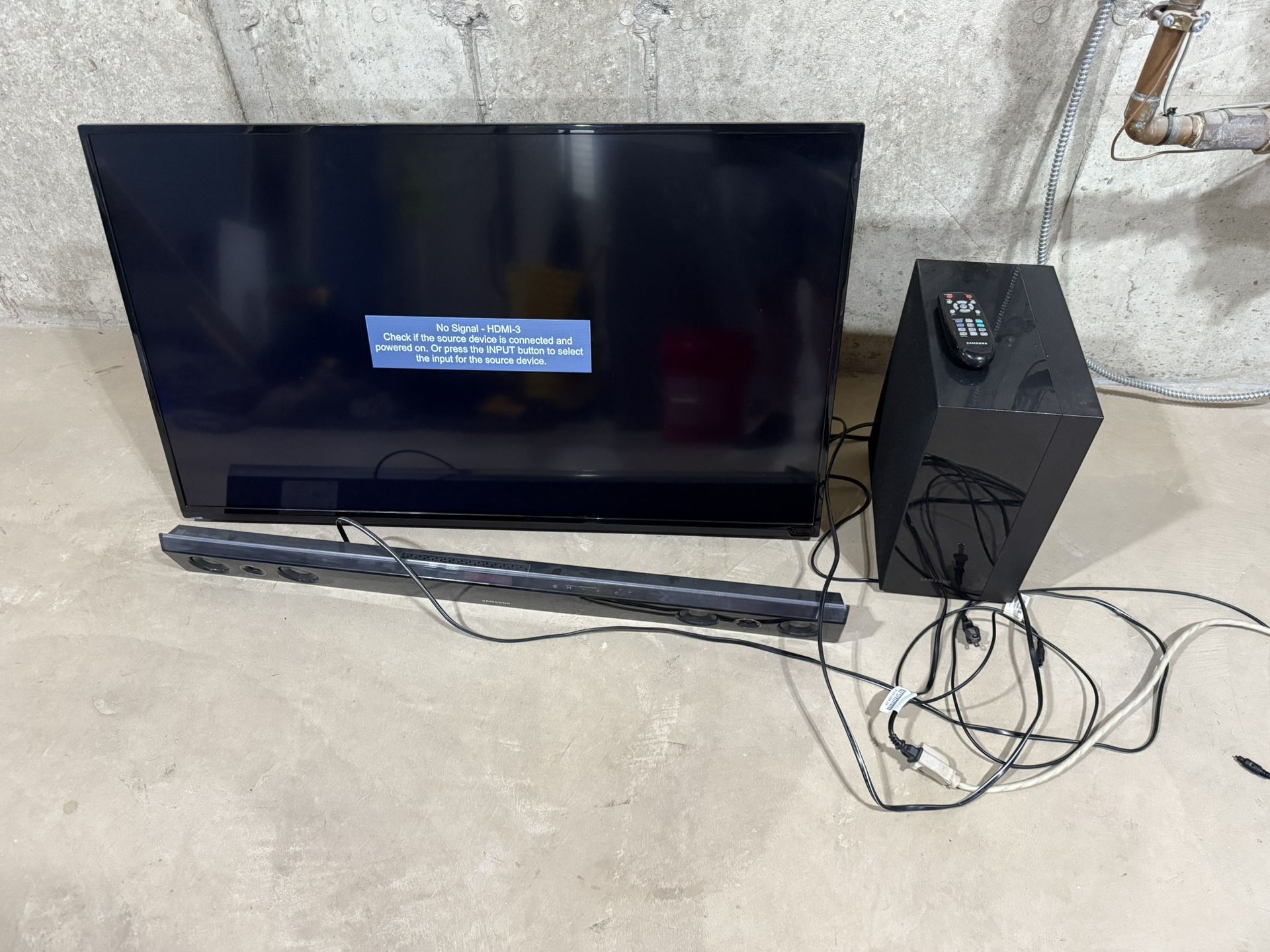 43 Inch Vizio TV With Wall Mount And Samsung Soundbar And Subwoofer