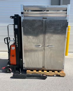 ❄️ Traulsen Commercial Freezer – Model G22010 – $700 (Firm) ❄️📍 Okeechobee Heavy-duty Traulsen commercial freezer in solid working condition. Perfect