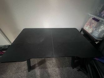 Gaming desk