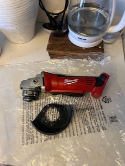 Milwaukee m18 grinder tool only no bateria $70 firme precio