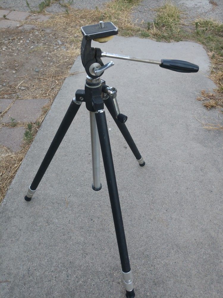 Vintage Vivitar 1100 Tripod Made in Japan