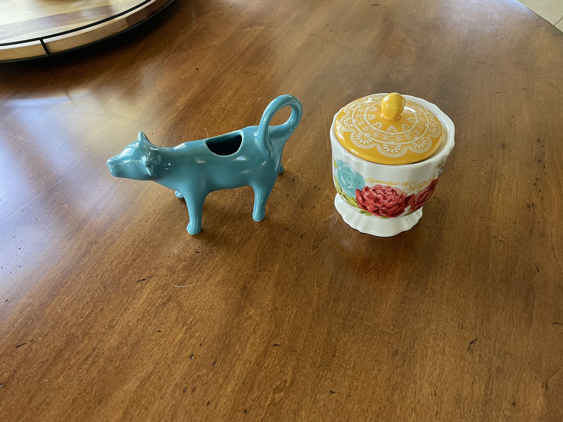 Pioneer Woman Cream And Sugar Set