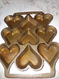 9 heart cast iron pan