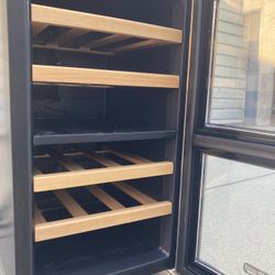 Wine Cooler Koldfront Hold 18 Bottles