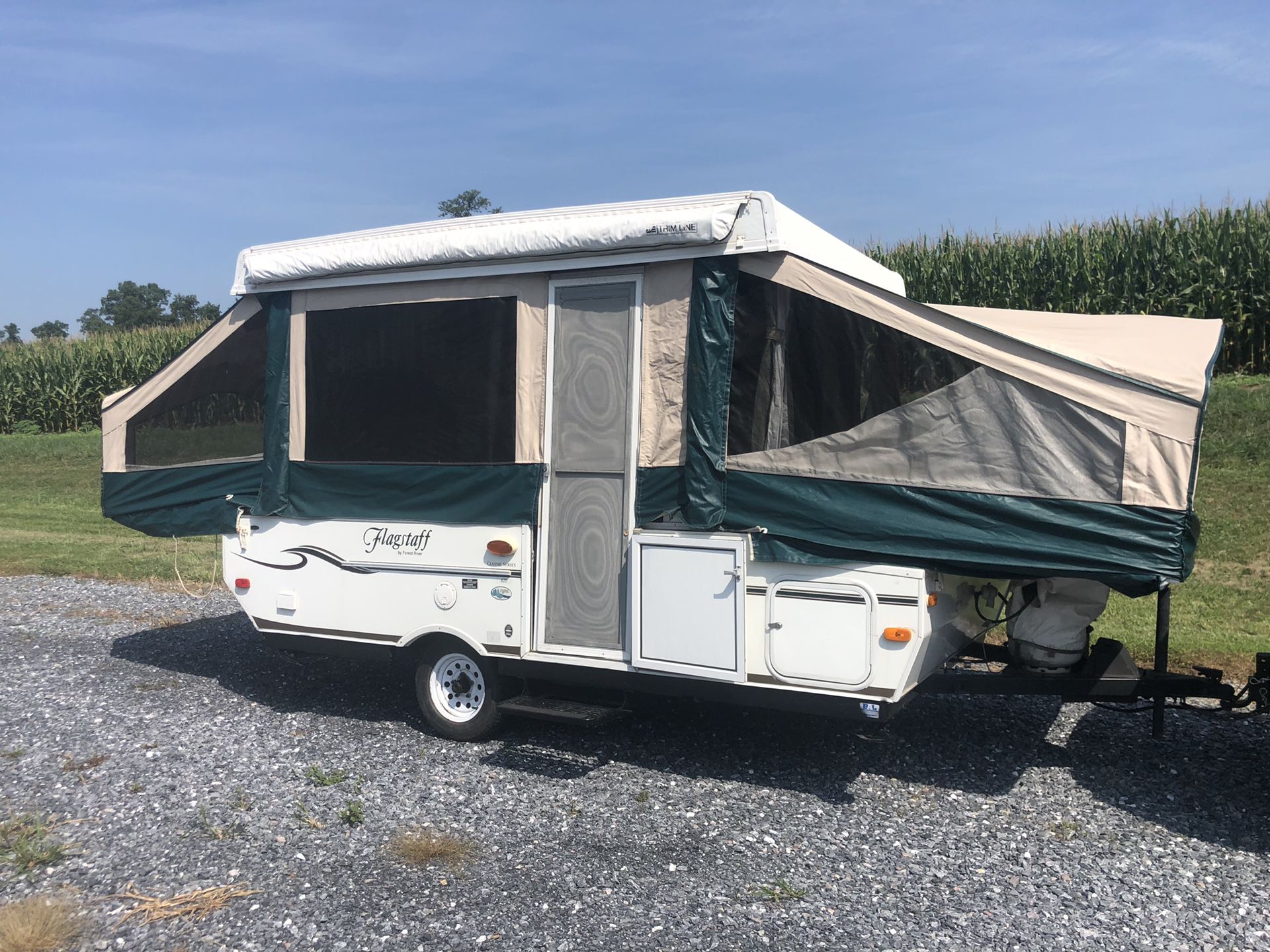 2006 flagstaff Popup camper rv with electric winch and heated beds !