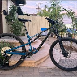 Rocky Mountain Instinct Alloy 10 Mountain Bike